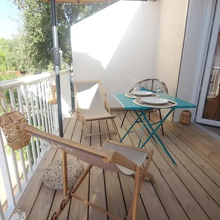 Grande Piscine Dans Hoteliere, Proche Διαμέρισμα