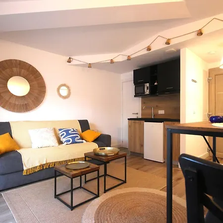 Grande Piscine Dans Hoteliere, Proche *