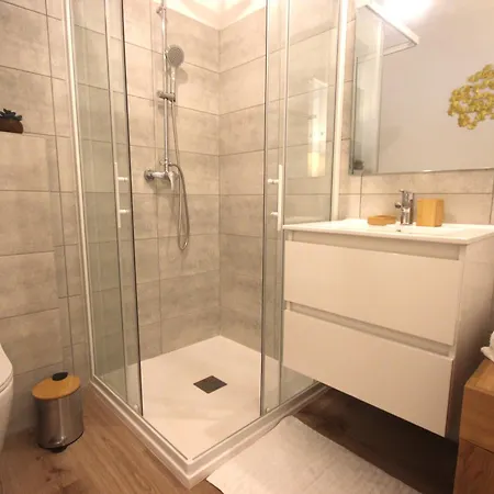 Grande Piscine Dans Hoteliere, Proche Διαμέρισμα