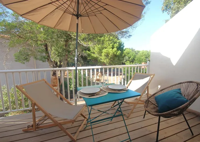 Grande Piscine Dans Hoteliere, Proche