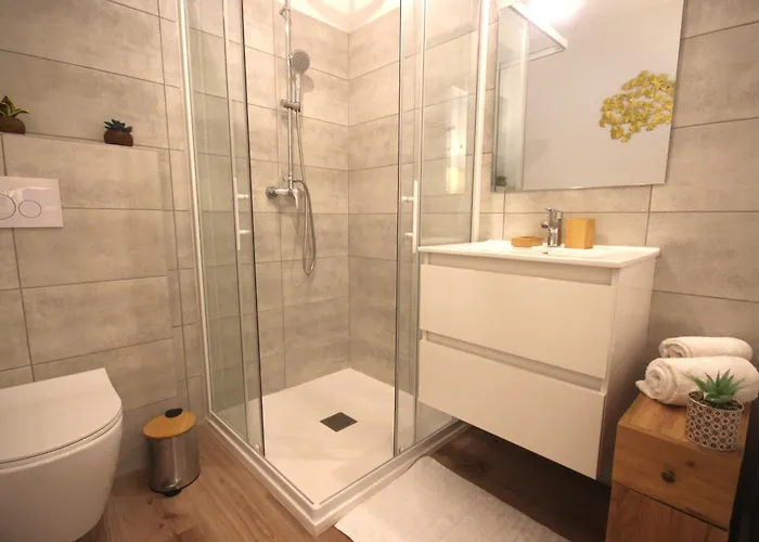 Grande Piscine Dans Hoteliere, Proche Апартаменты