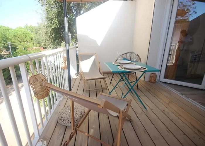 Grande Piscine Dans Résidence Hôtelière, Proche Apartamento
